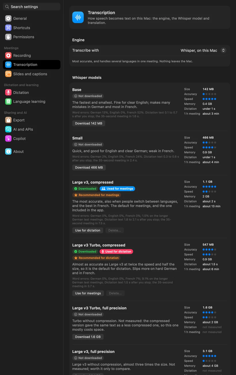 Einstellungen mit einer Liste von Whisper-Modellen, Markierungen wie Downloaded und Used for meetings und Bewertungen für Genauigkeit und Geschwindigkeit.
